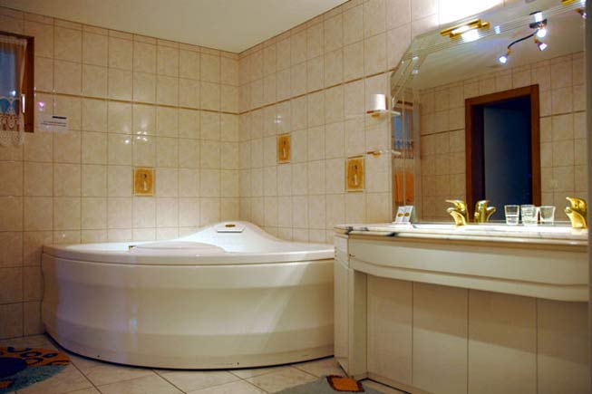 Ванная комната Каджол - 2-й этаж возле спальной актрисы Remont_vannoy_komnaty